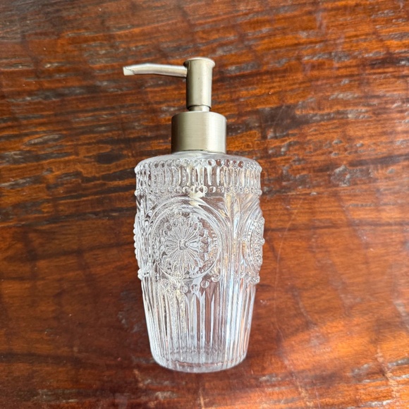 Pioneer Woman Adeline Collection Beautiful Clear Glass Soap Dispenser 7" Tall - Picture 9 of 11